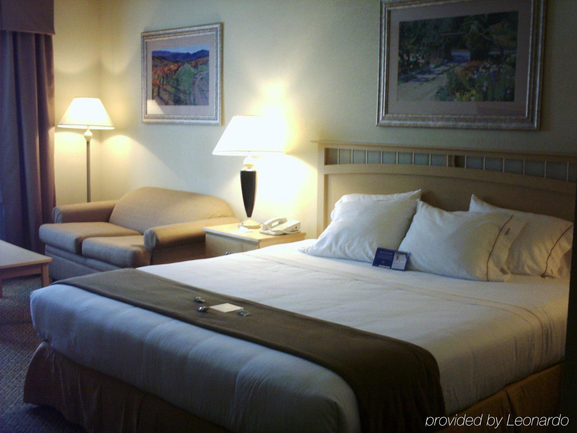 Holiday Inn Express Hotel & Suites Raleigh North - Wake Forest By Ihg Room photo